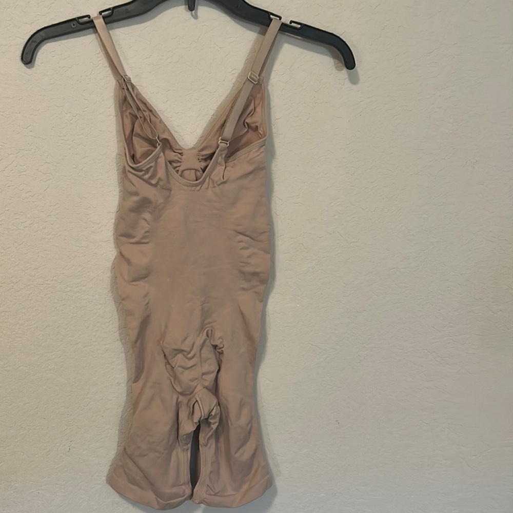 SKIMS (B11) Sculpting Seamless Mid-Thigh NWOT Bodysuit 2XL - Picture 3 of 4